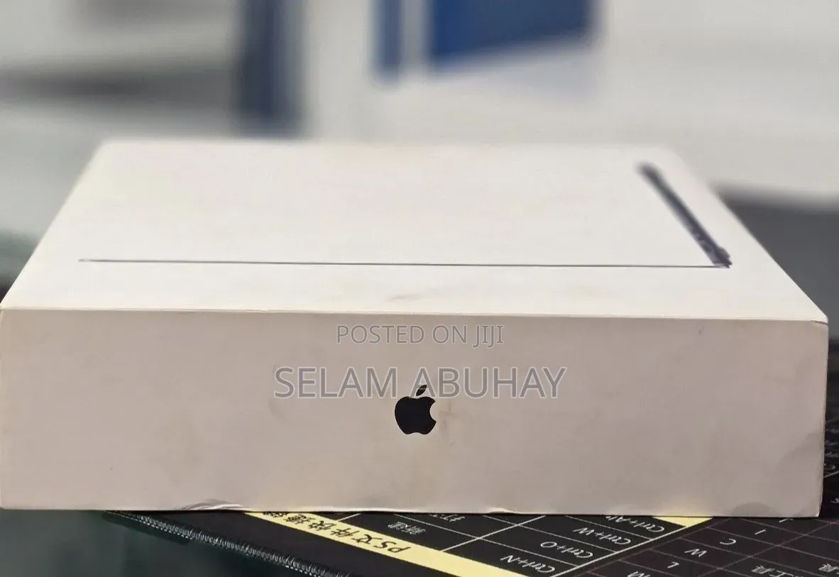 New Laptop Apple MacBook Air 2025 M4 16GB Apple M4 SSD 256GB