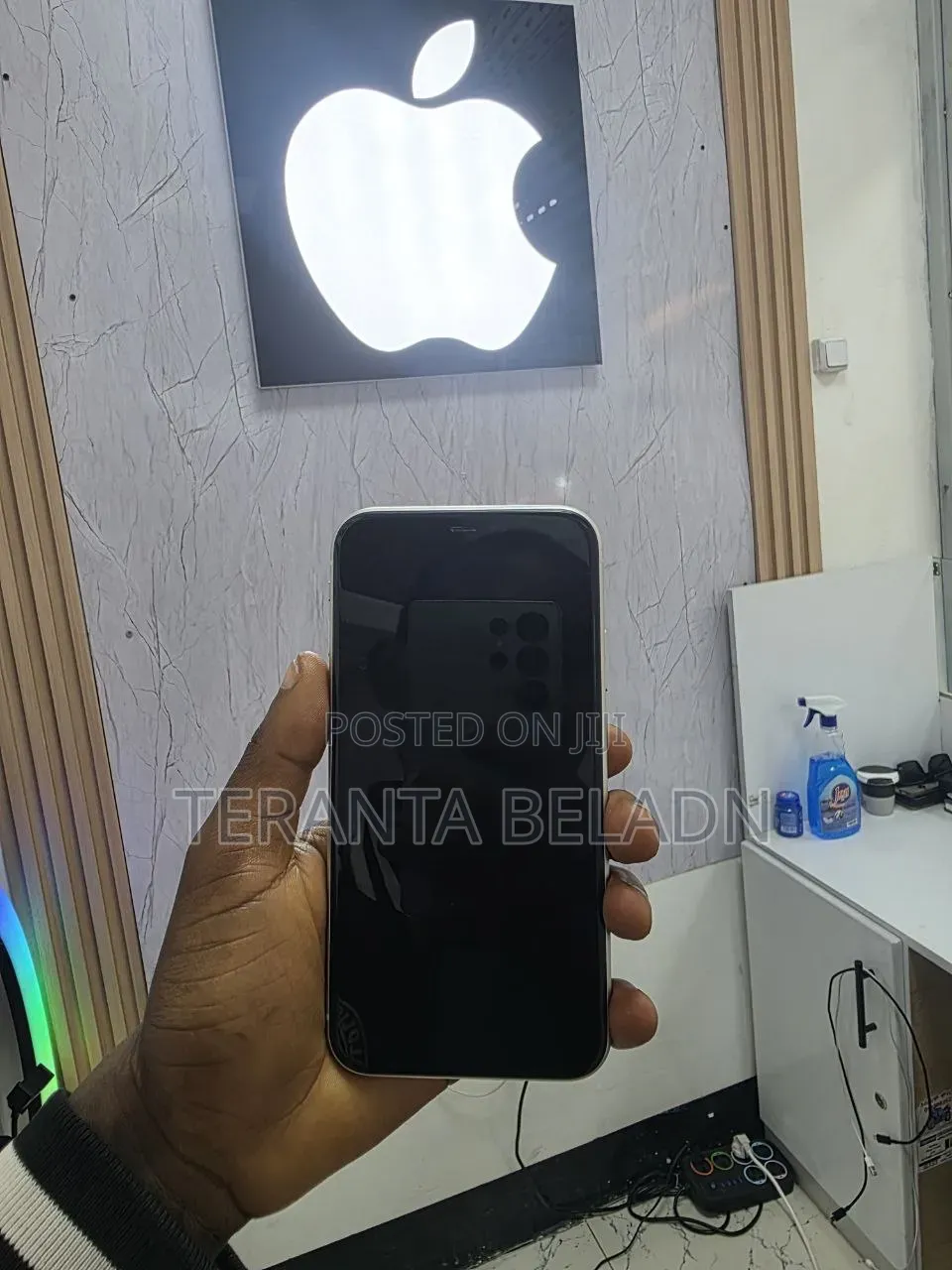 New Apple iPhone 11 64 GB White
