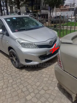 Toyota Yaris 2013 Silver