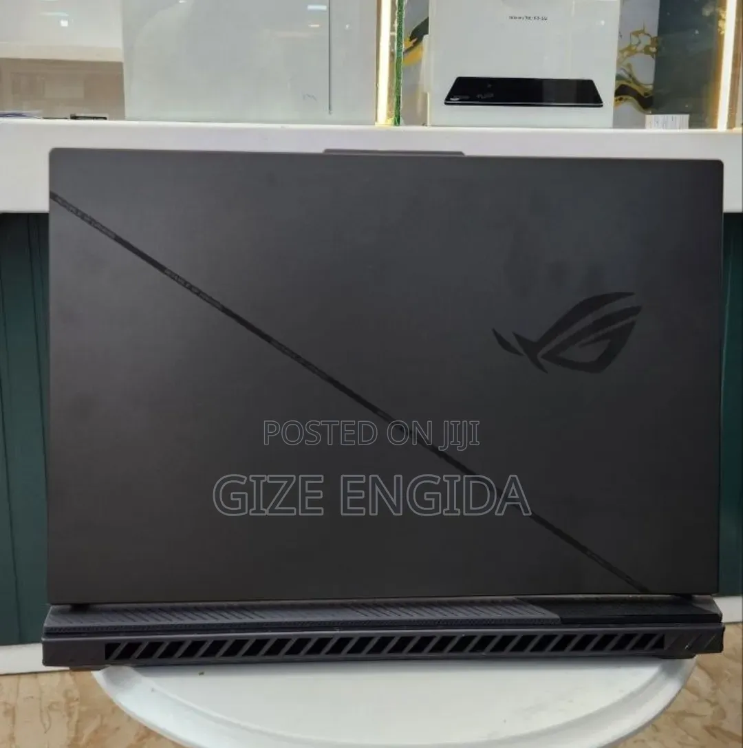 New Laptop Asus ROG GX800VH 32GB Nvidia SSD 2T