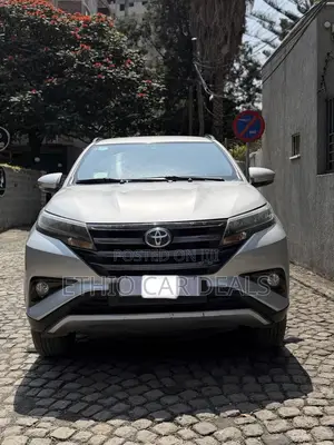 Toyota Rush 2022 Silver