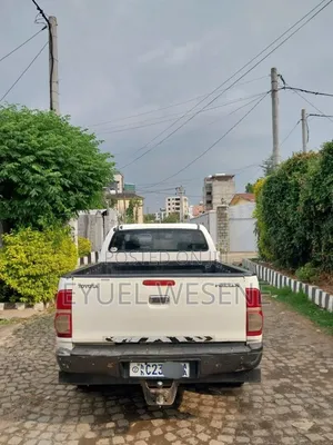 Toyota Hilux 2006 White