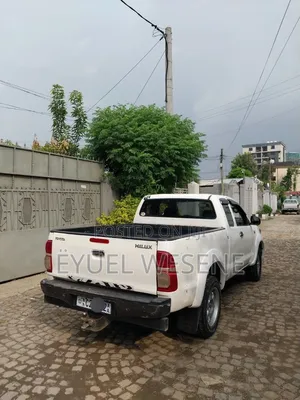 Toyota Hilux 2006 White
