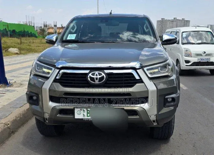 Toyota Hilux 2021 Green