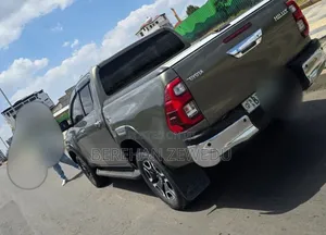 Toyota Hilux 2021 Green