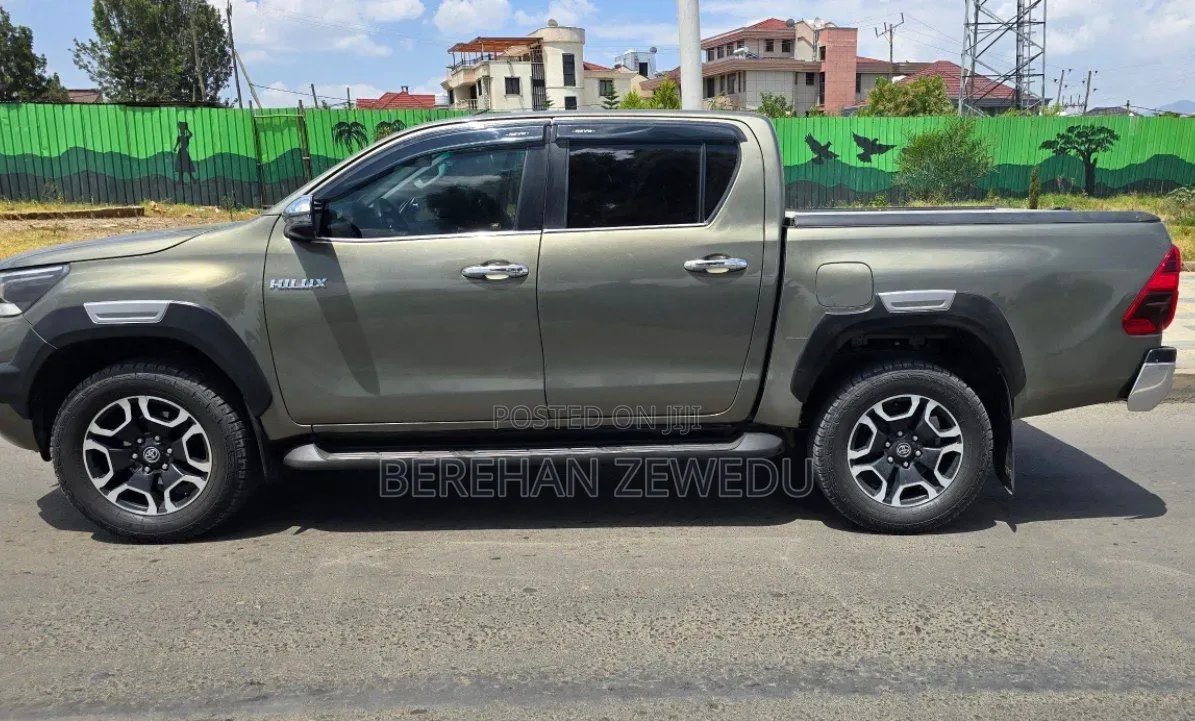 Toyota Hilux 2021 Green