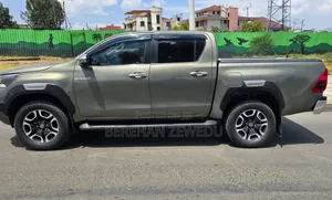 Toyota Hilux 2021 Green