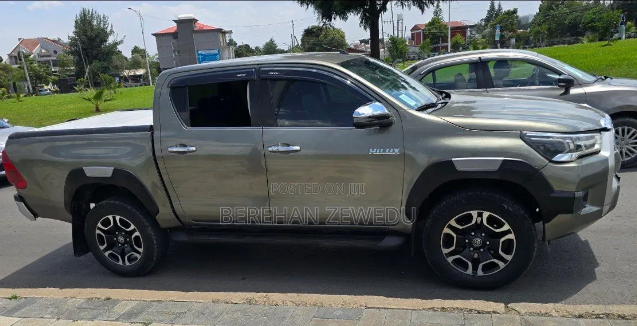 Toyota Hilux 2021 Green