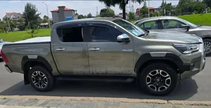 Toyota Hilux 2021 Green