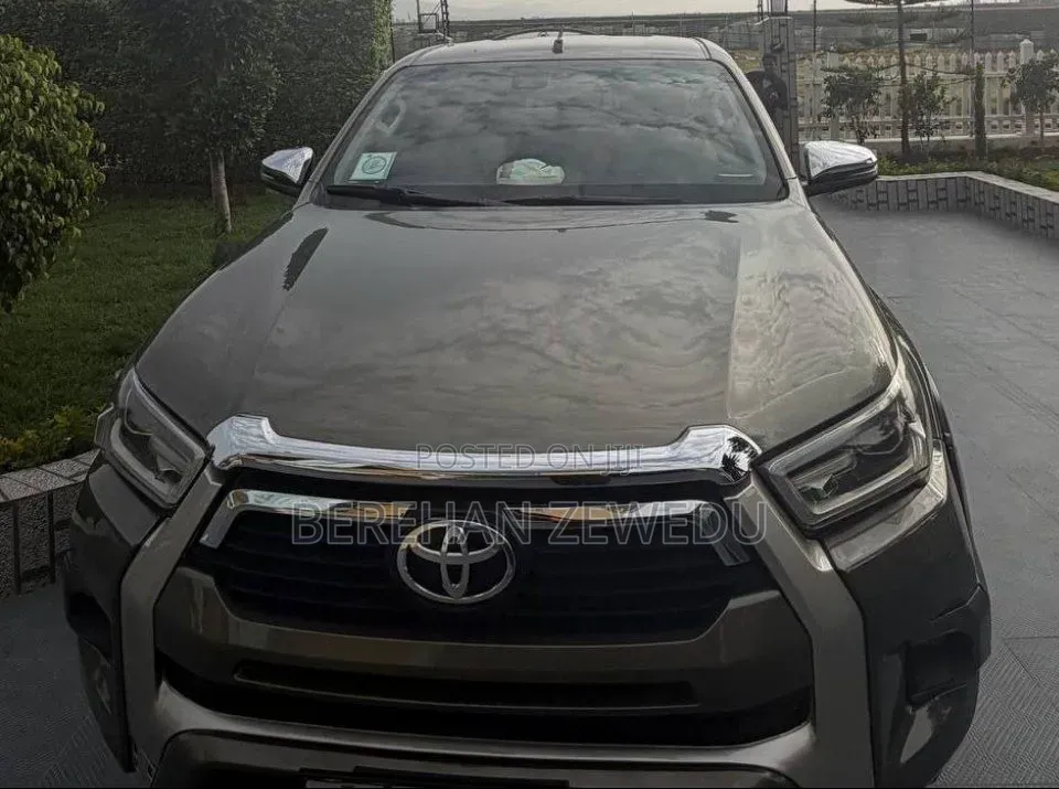 Toyota Hilux 2021 Green