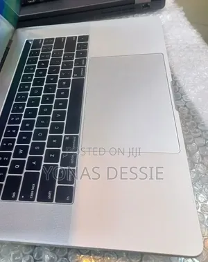 New Laptop Apple MacBook Pro 2018 16GB SSD 256GB