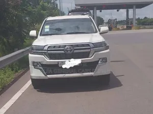 Toyota Land Cruiser 2011