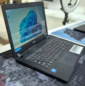 New Laptop Acer Aspire 1830 TimelineX 4GB Intel Xeon SSD 640GB