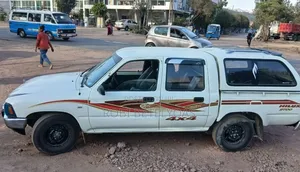 Toyota Hilux 1998 White