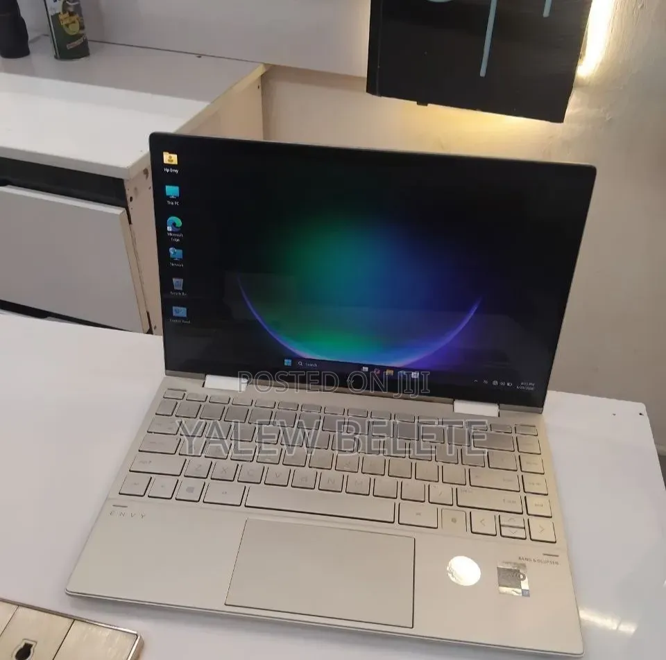 New Laptop HP Envy x360 8GB Intel Core i7 SSD 512GB