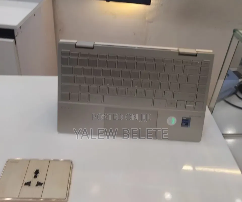 New Laptop HP Envy x360 8GB Intel Core i7 SSD 512GB