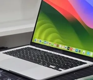 New Laptop Apple MacBook Air 2022 M2 16GB Apple M2 SSD 512GB