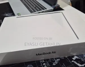 New Laptop Apple MacBook Air 2022 M2 8GB Apple M2 SSD 256GB