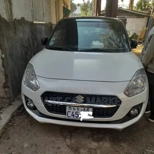 Suzuki Swift 2023 White