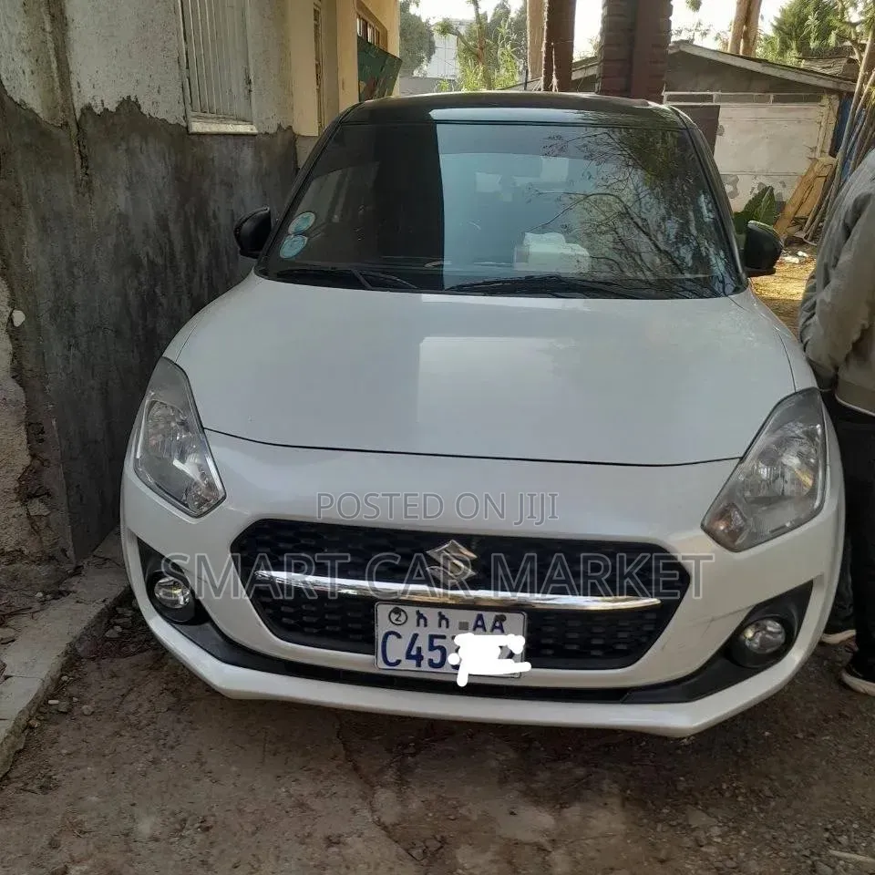 Suzuki Swift 2023 White