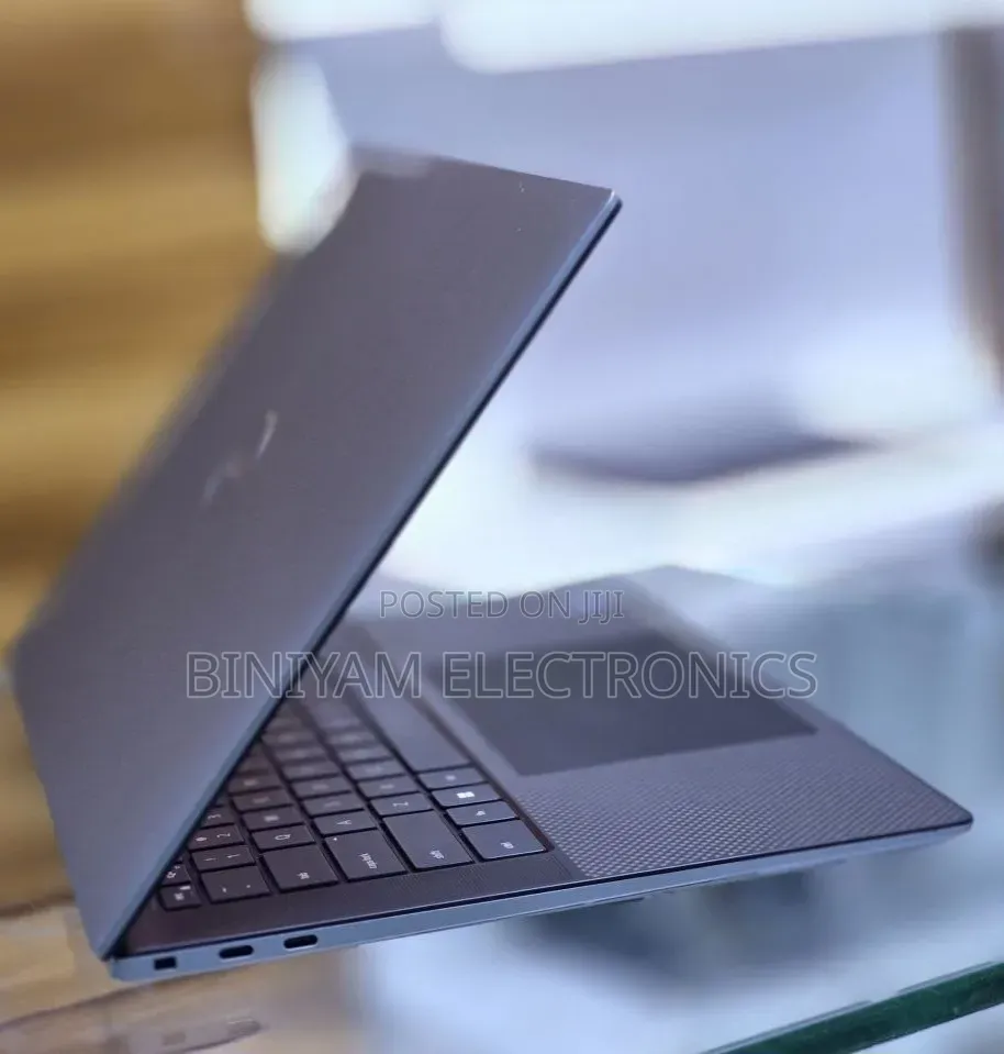 New Laptop Dell Precision 17 M7710 16GB Intel Core i9 SSD 512GB