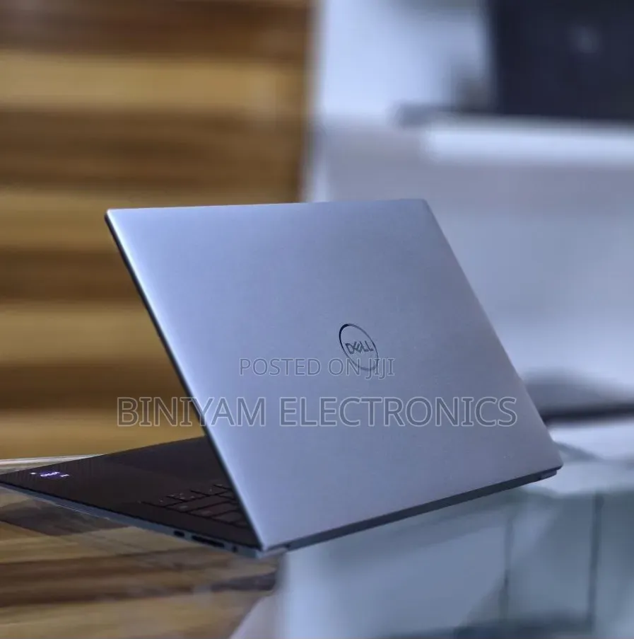 New Laptop Dell Precision 17 M7710 16GB Intel Core i9 SSD 512GB