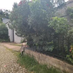 5bdrm House in Addis Abeba, Bole for sale
