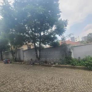 5bdrm House in Addis Abeba, Bole for sale