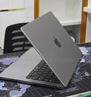 New Laptop Apple MacBook Pro 2024 M3 8GB Apple M3 Pro SSD 512GB