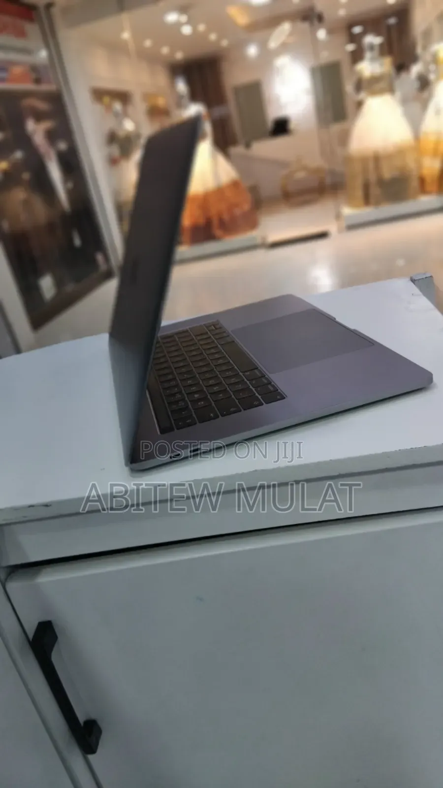 New Laptop Apple MacBook Pro 2017 16GB Intel Core i7 SSD 512GB