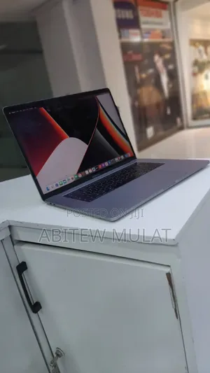 New Laptop Apple MacBook Pro 2017 16GB Intel Core i7 SSD 512GB