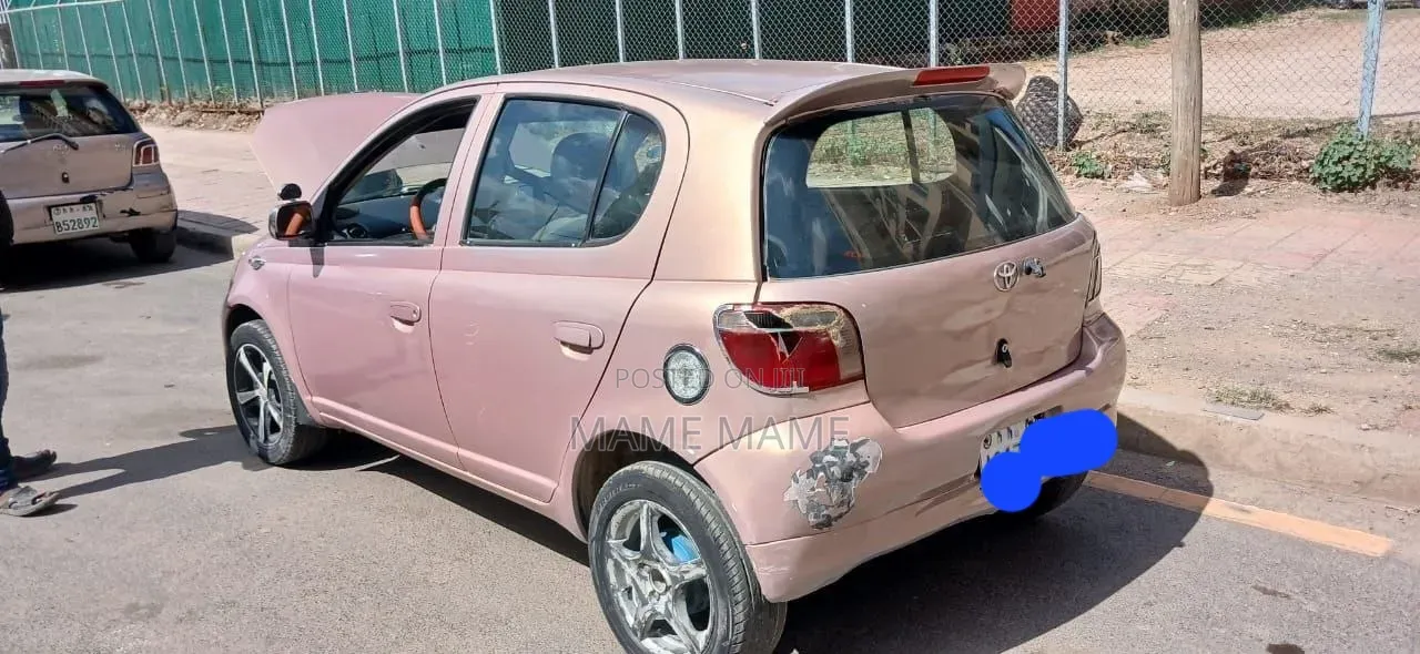 Toyota Vitz 1999 Silver
