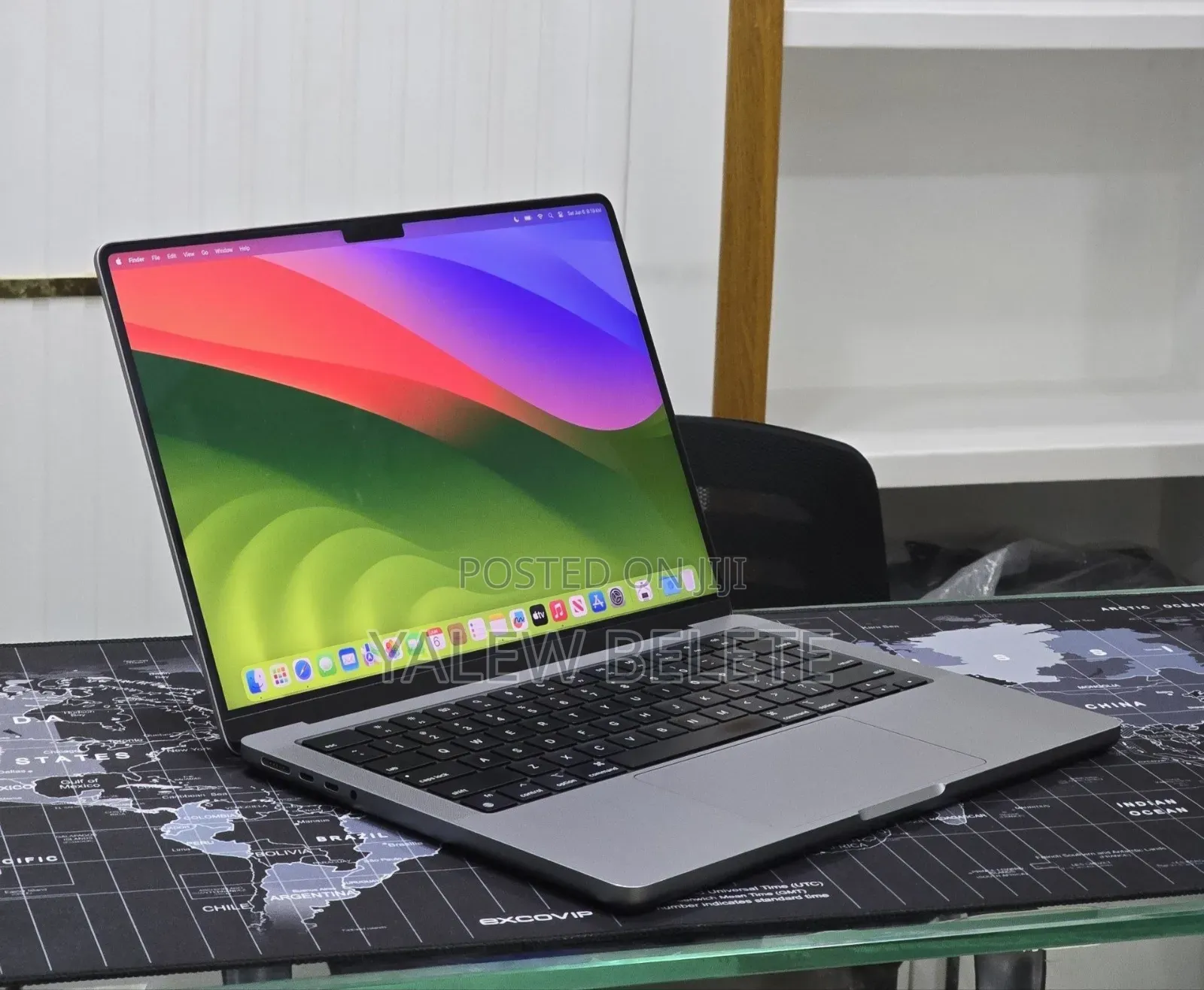 New Laptop Apple MacBook Pro 8GB Apple M3 SSD 512GB