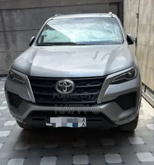 Toyota Fortuner 2022 Silver