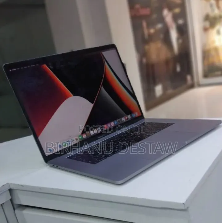 New Laptop Apple MacBook Pro 2017 16GB Intel Core i7 SSD 512GB