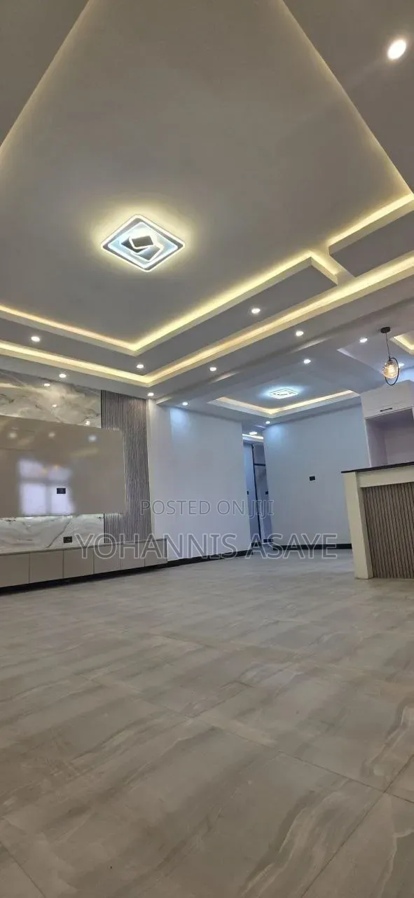 3bdrm Condo in ጆን ደላላ, Bole for sale
