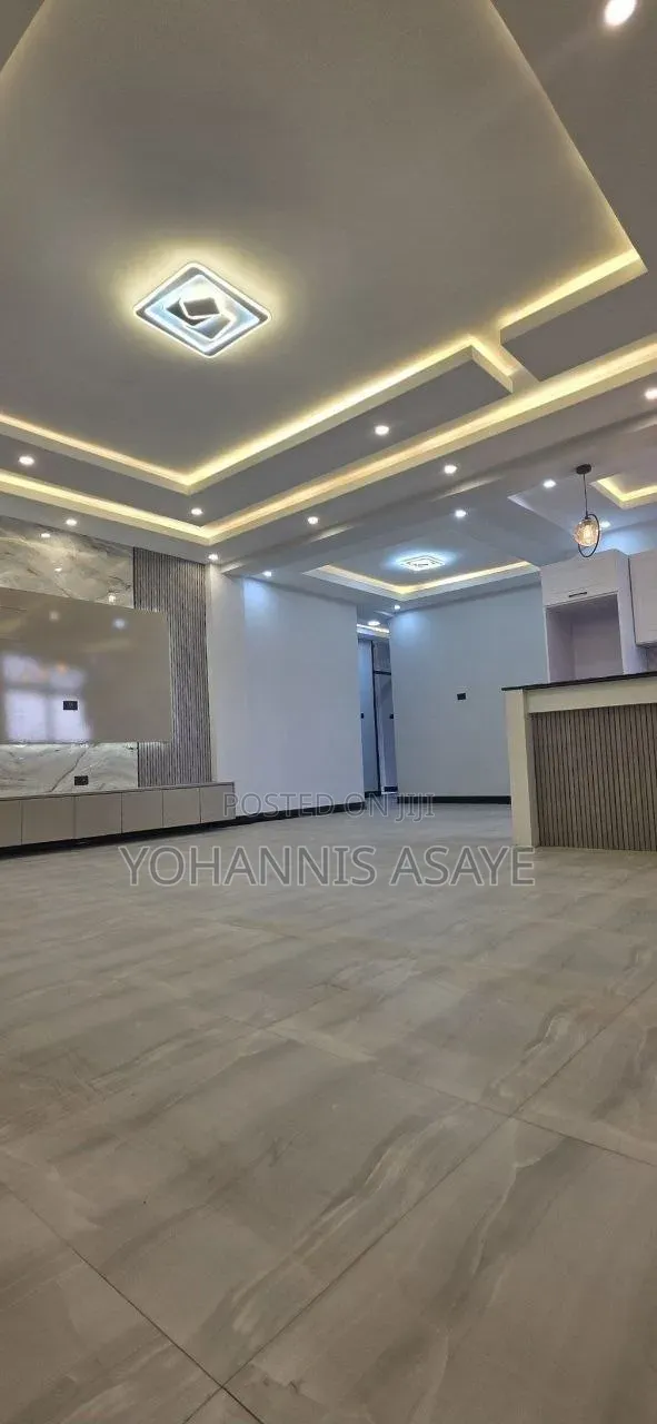 3bdrm Condo in ጆን ደላላ, Bole for sale