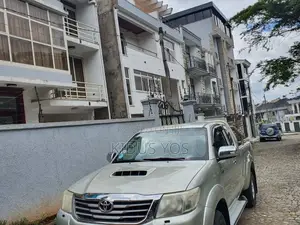 Toyota Hilux 2014 Silver