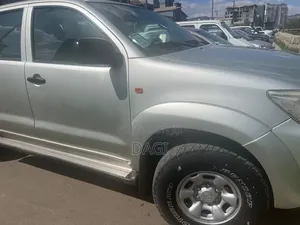 Toyota Hilux 2012 Silver