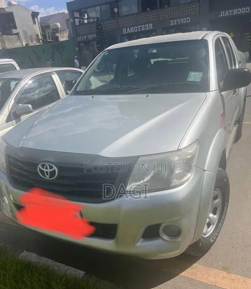 Toyota Hilux 2012 Silver