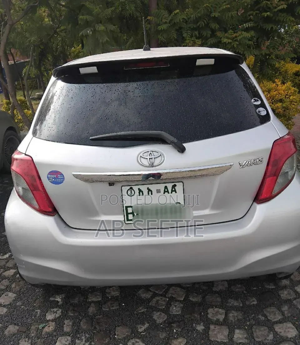 Toyota Yaris 2011 Off white