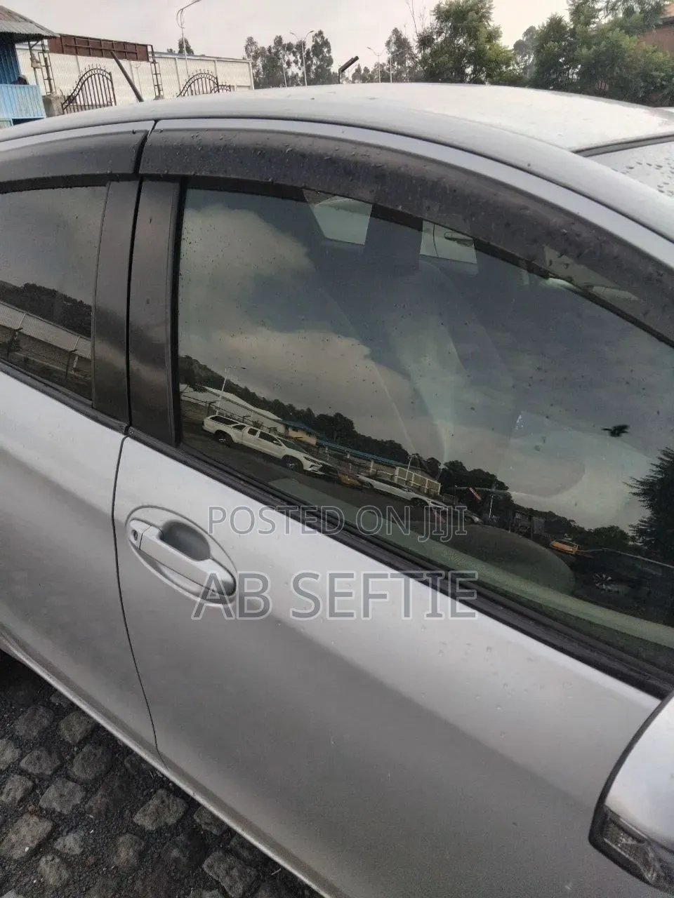 Toyota Yaris 2011 Off white