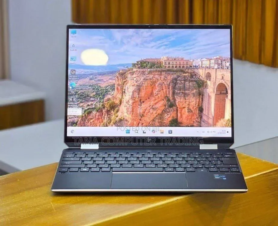 New Laptop HP Spectra 13 16GB Intel Core i7 SSD 1T