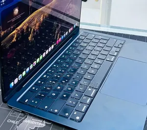 Laptop Apple MacBook Air 2022 M2 16GB Apple M2 SSD 512GB