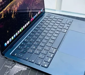 Laptop Apple MacBook Air 2022 M2 16GB Apple M2 SSD 512GB