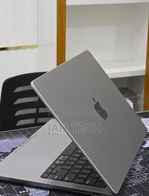New Laptop Apple MacBook Pro 2023 M3 8GB Apple M3 Pro SSD 512GB