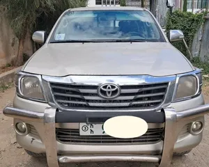 Toyota Hilux 2013 Pink