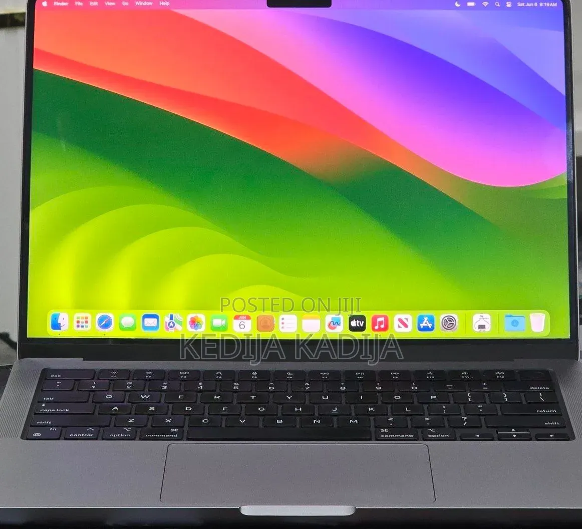 New Laptop Apple MacBook Pro 2024 M3 8GB Apple M3 SSD 512GB