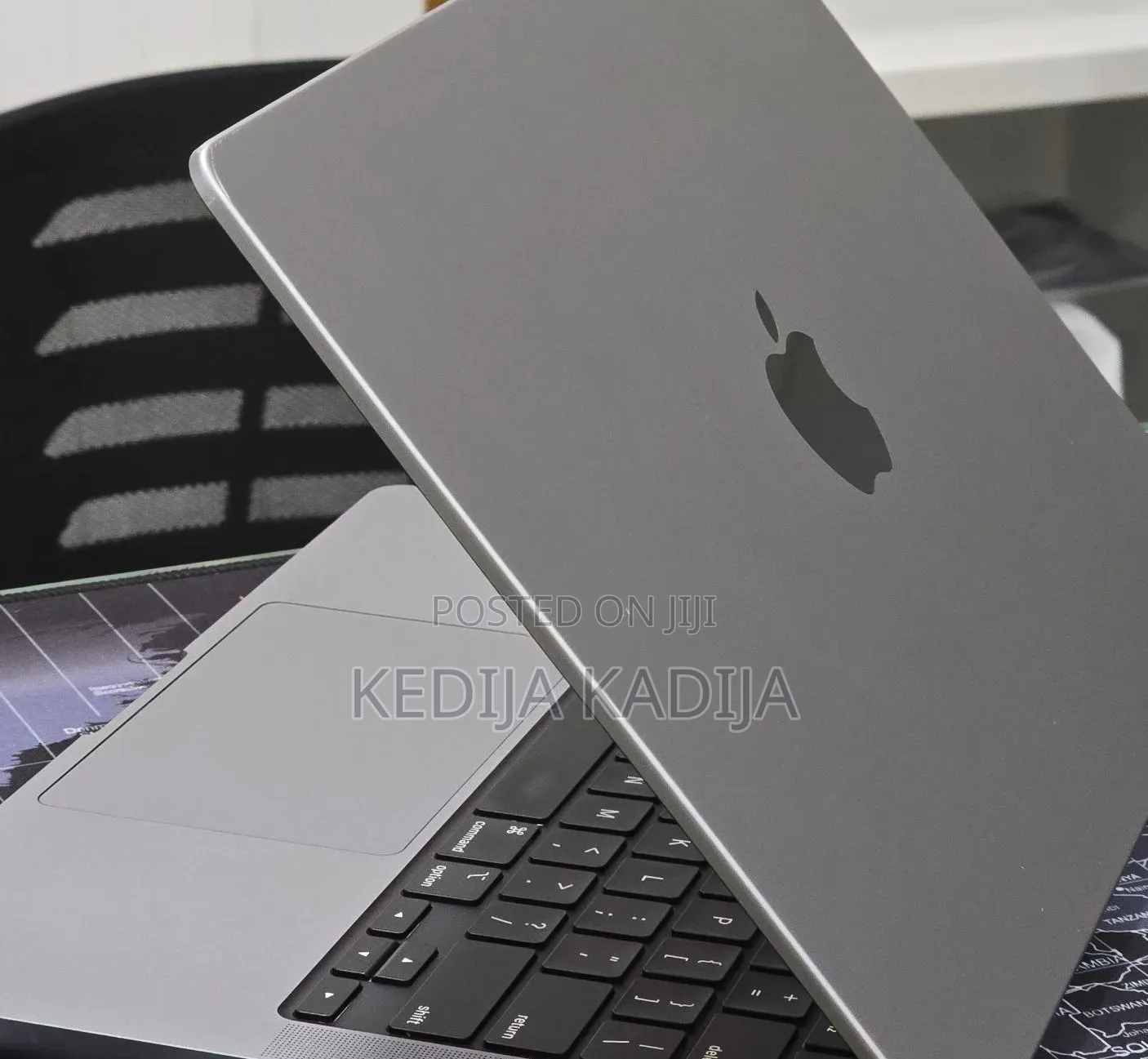 New Laptop Apple MacBook Pro 2024 M3 8GB Apple M3 SSD 512GB