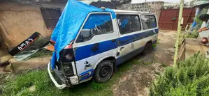 Toyota HiAce 1983 Blue